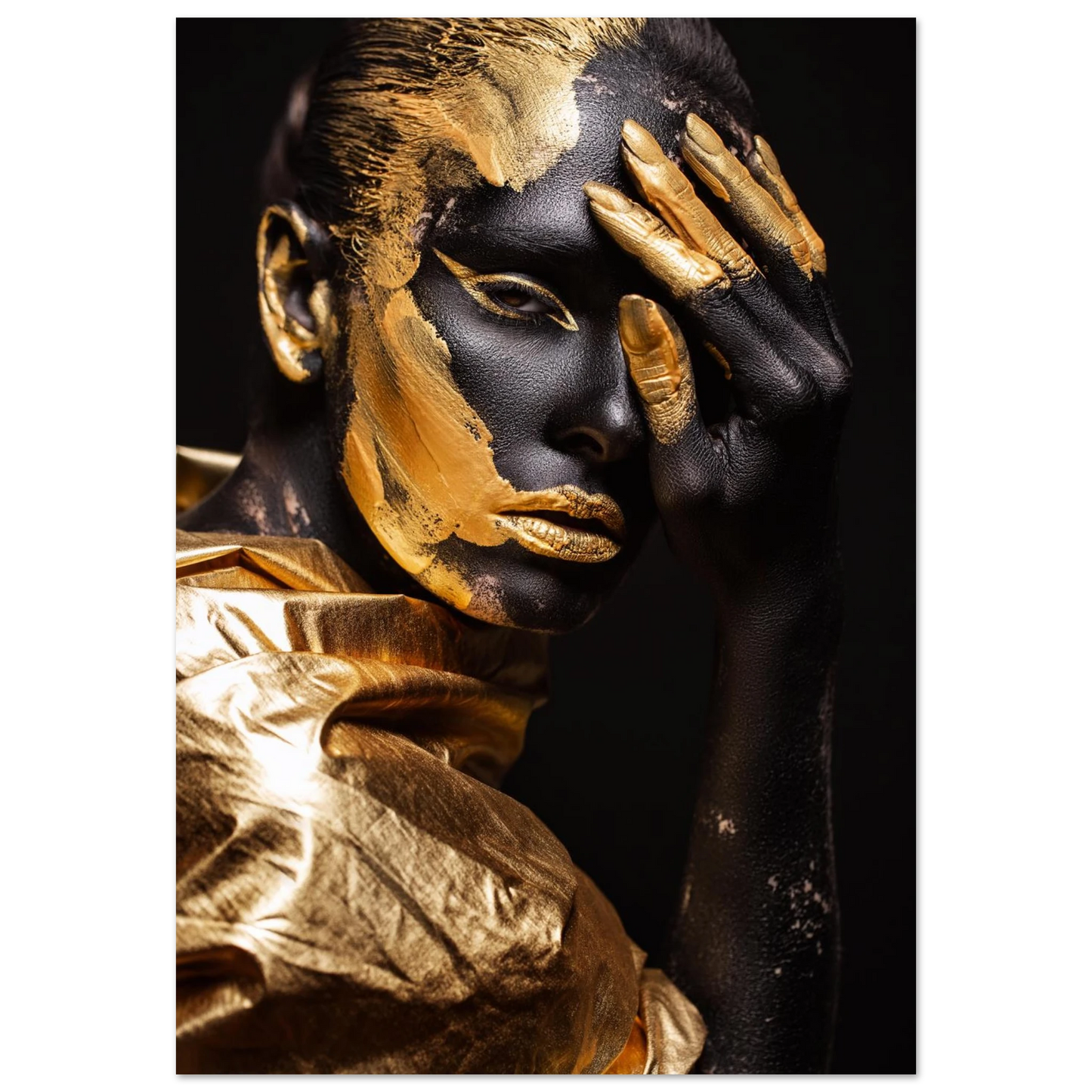 Eclipsed in gold - Poster - Arthena