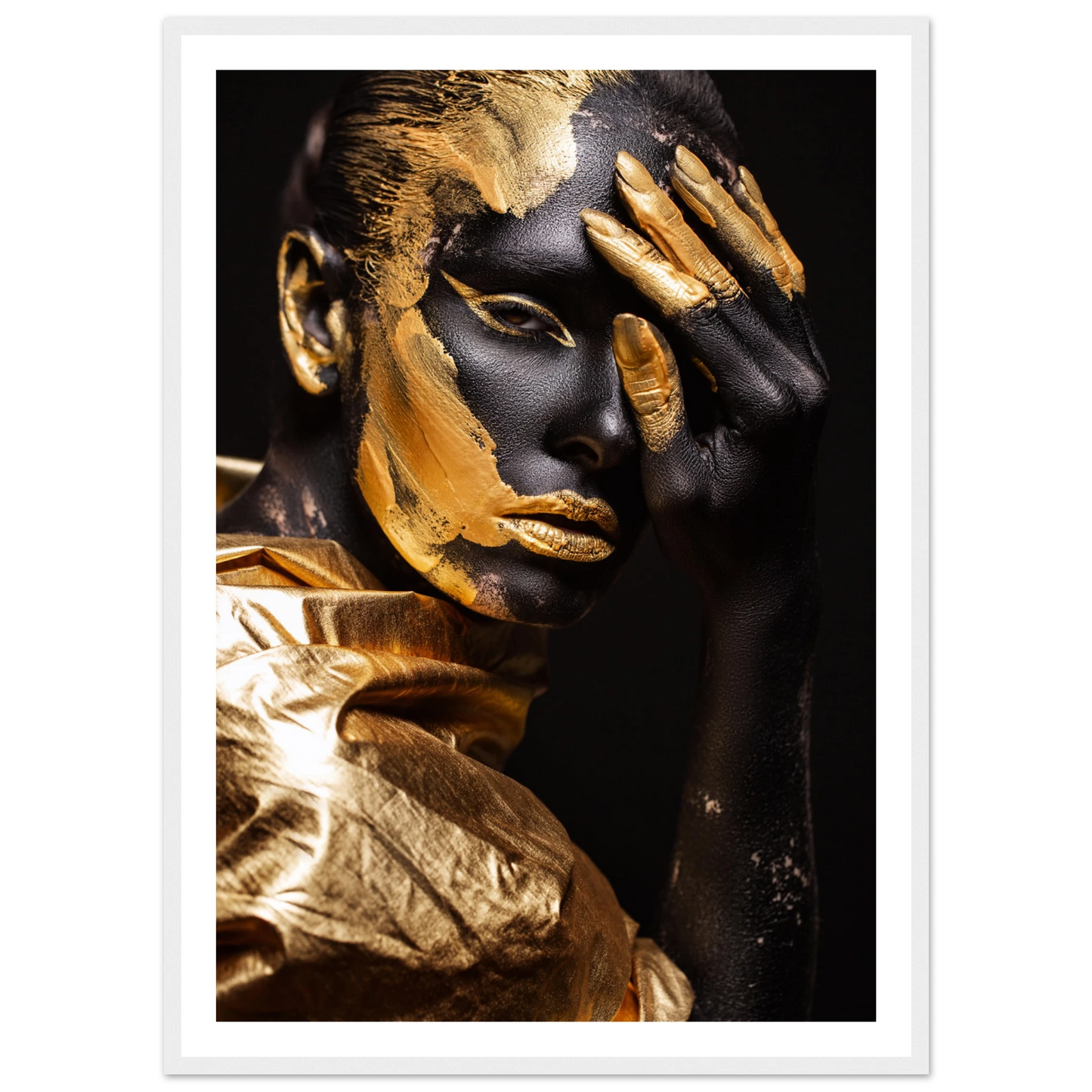 Eclipsed in gold - Poster - Arthena