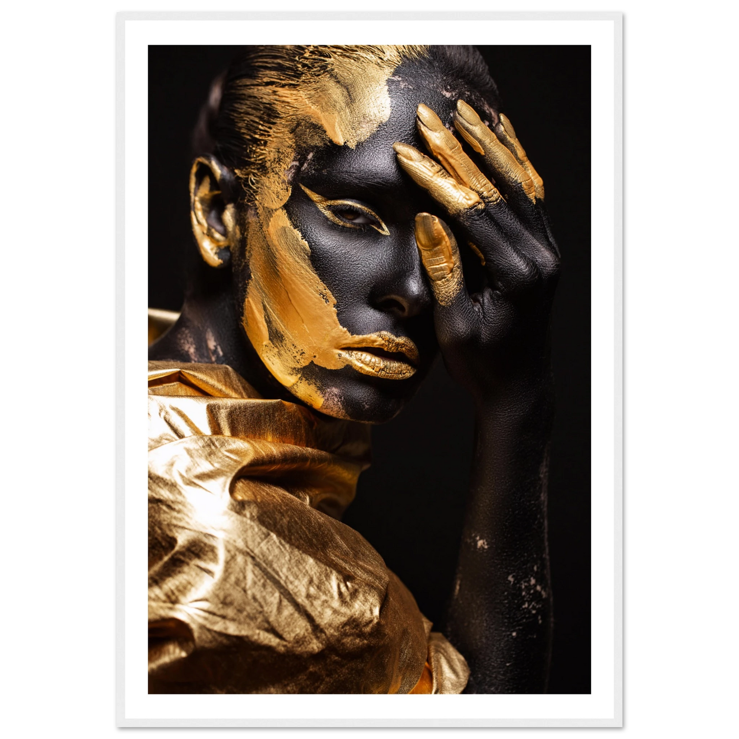 Eclipsed in gold - Poster - Arthena