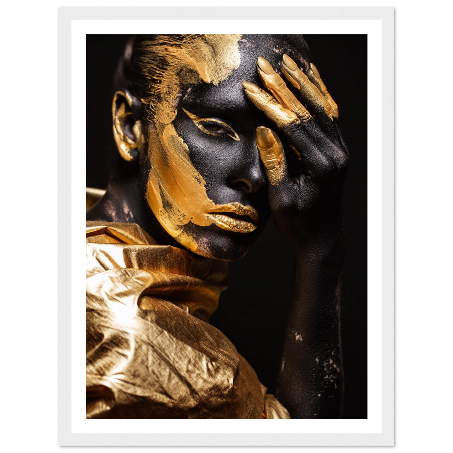 Eclipsed in gold - Poster - Arthena