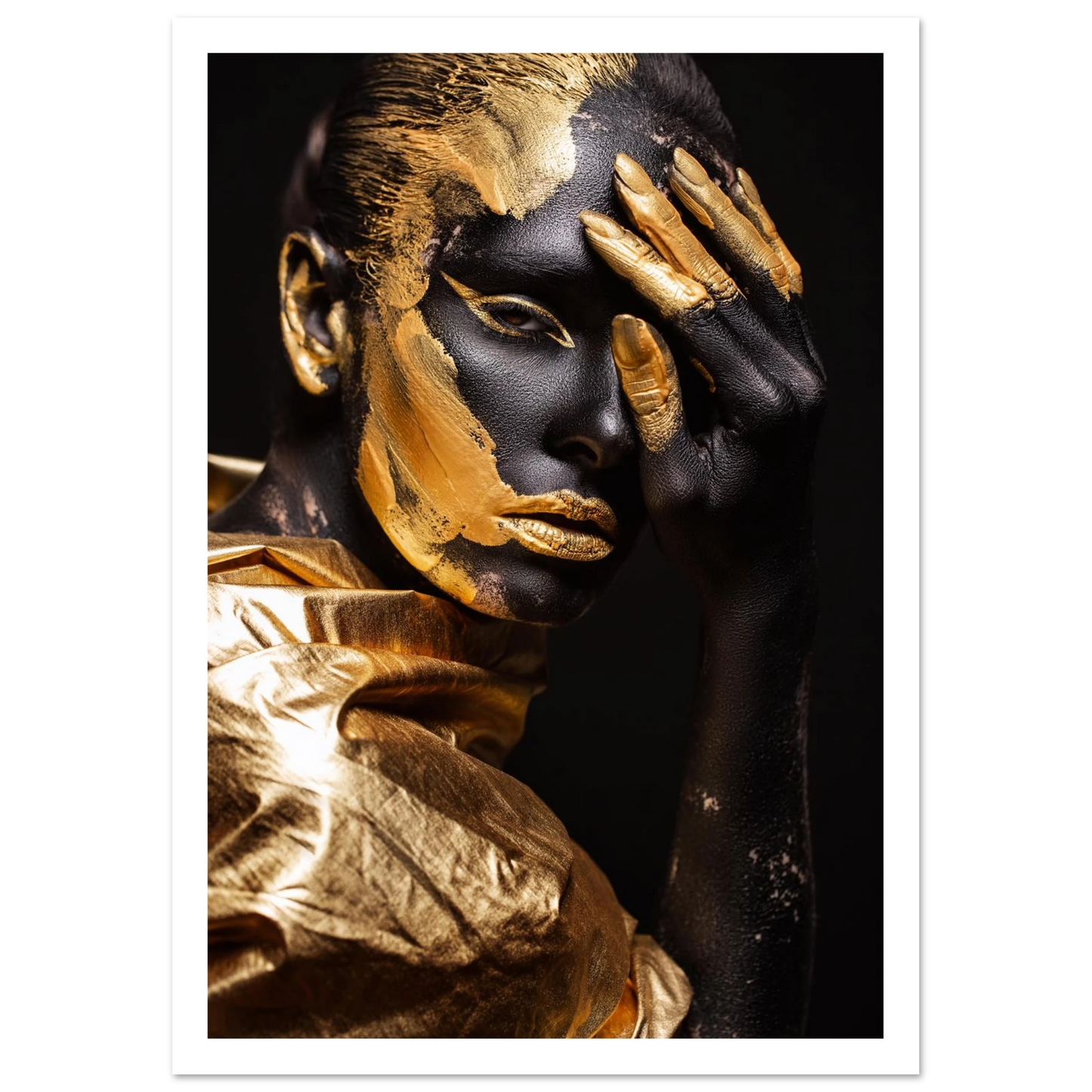 Eclipsed in gold - Poster - Arthena