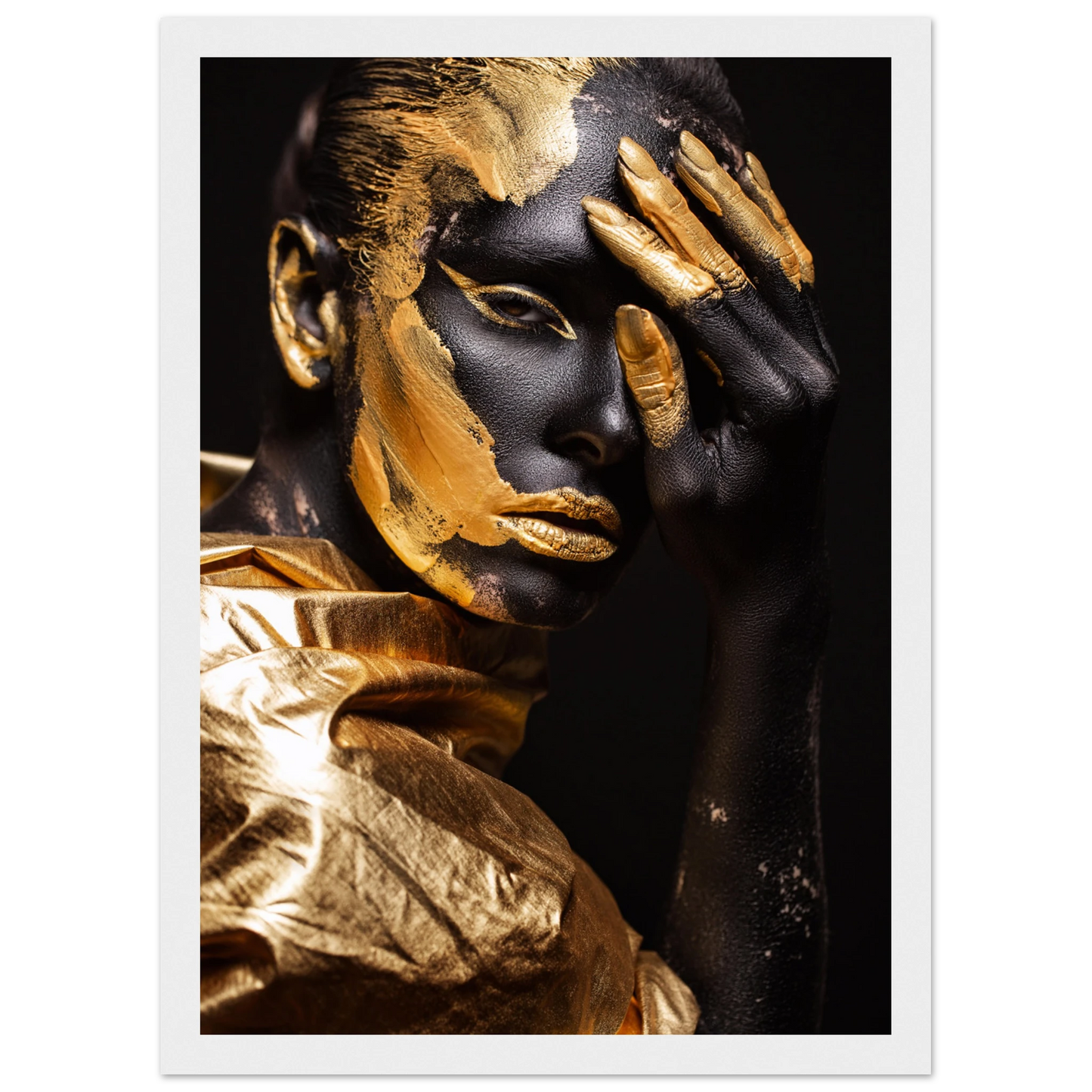 Eclipsed in gold - Poster - Arthena