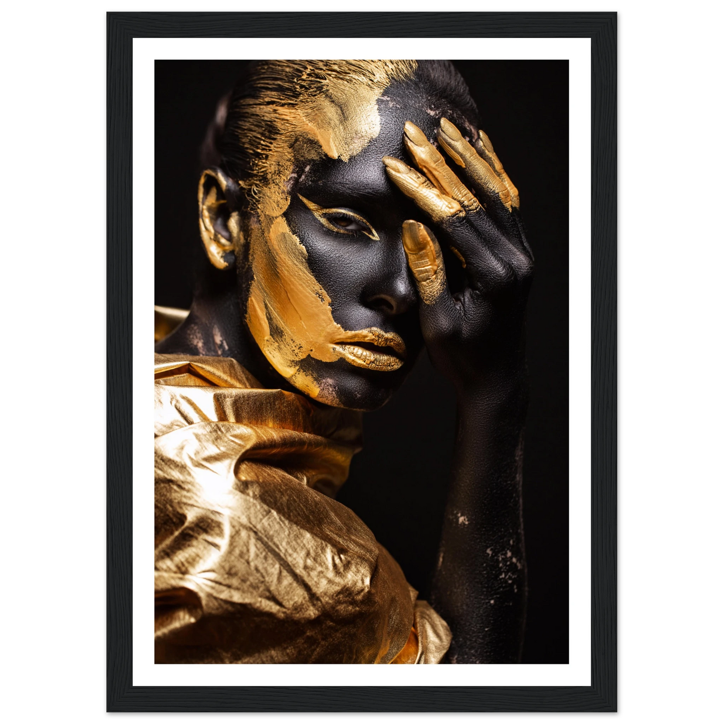 Eclipsed in gold - Poster - Arthena
