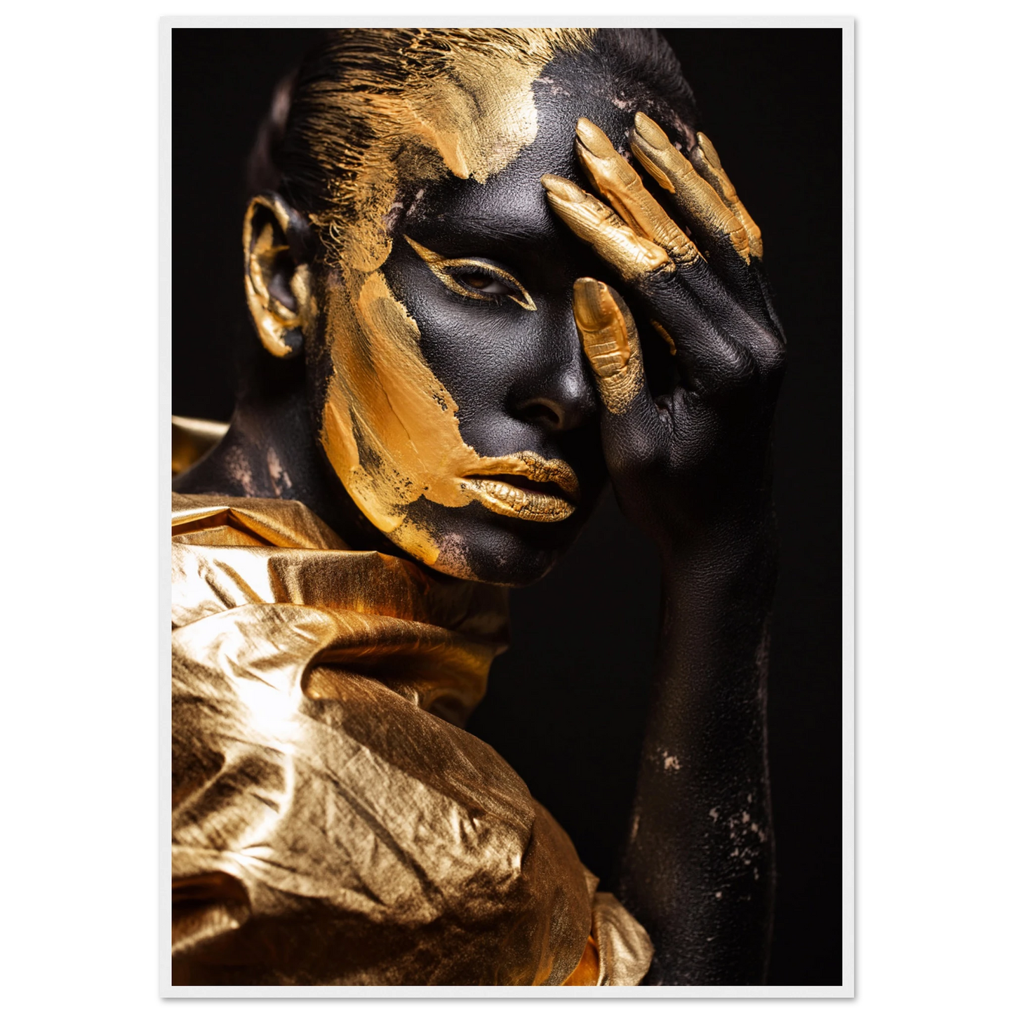 Eclipsed in gold - Poster - Arthena