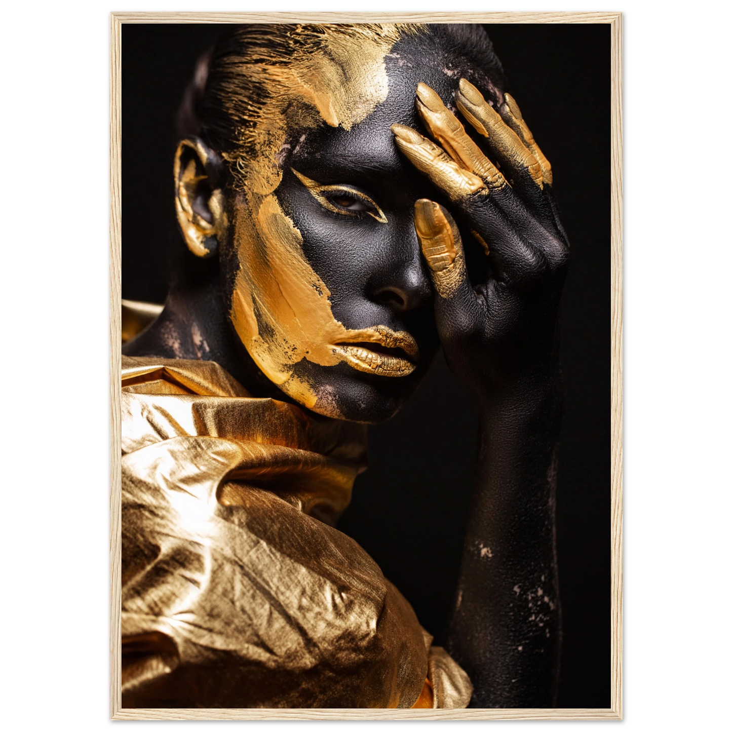 Eclipsed in gold - Poster - Arthena