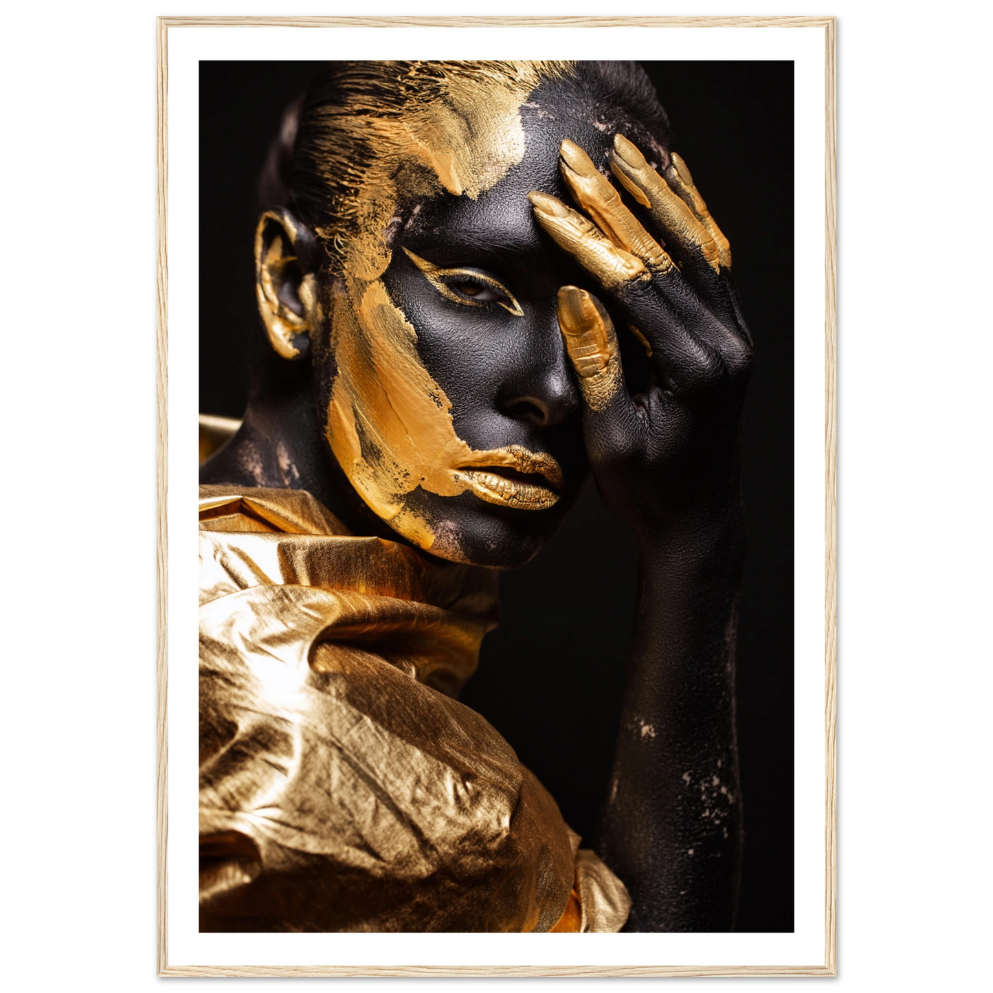 Eclipsed in gold - Poster - Arthena