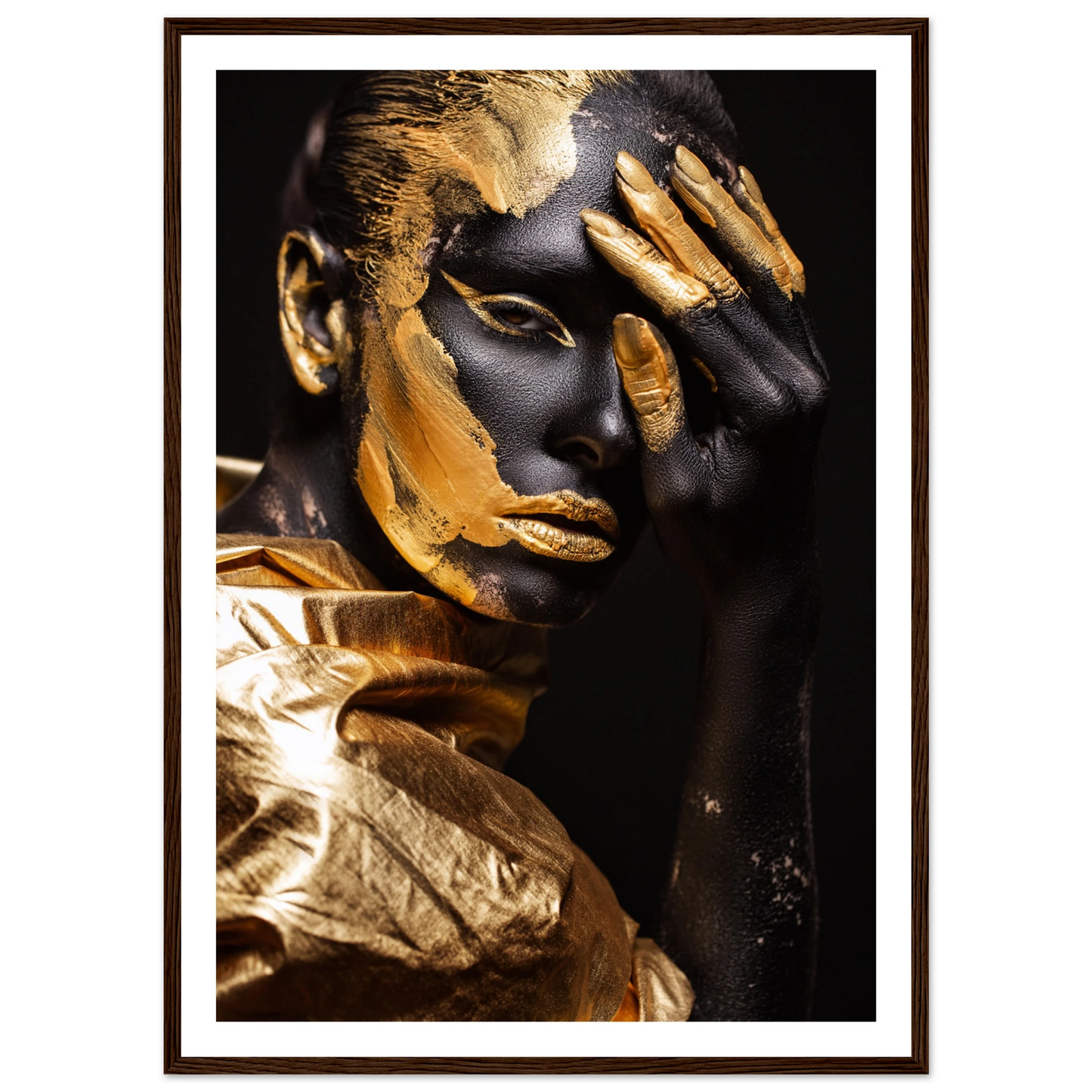 Eclipsed in gold - Poster - Arthena