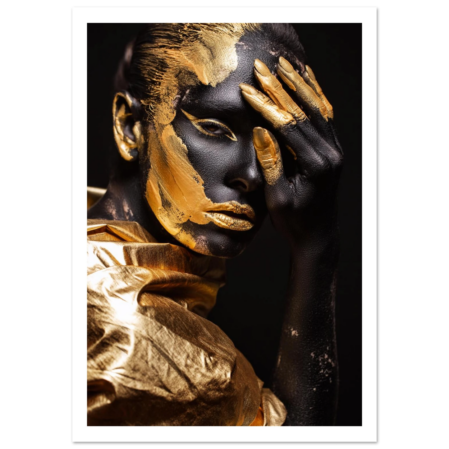 Eclipsed in gold - Poster - Arthena