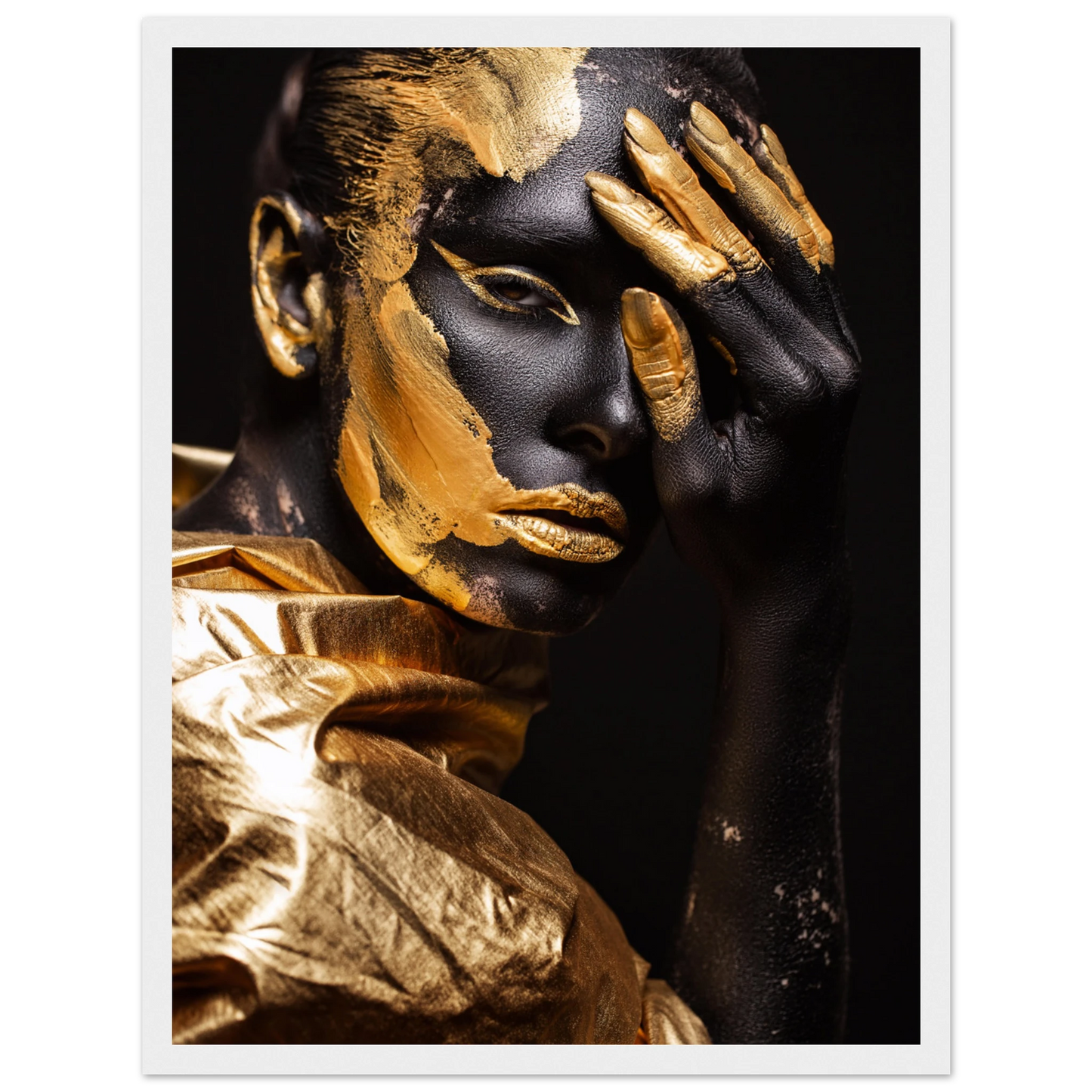 Eclipsed in gold - Poster - Arthena