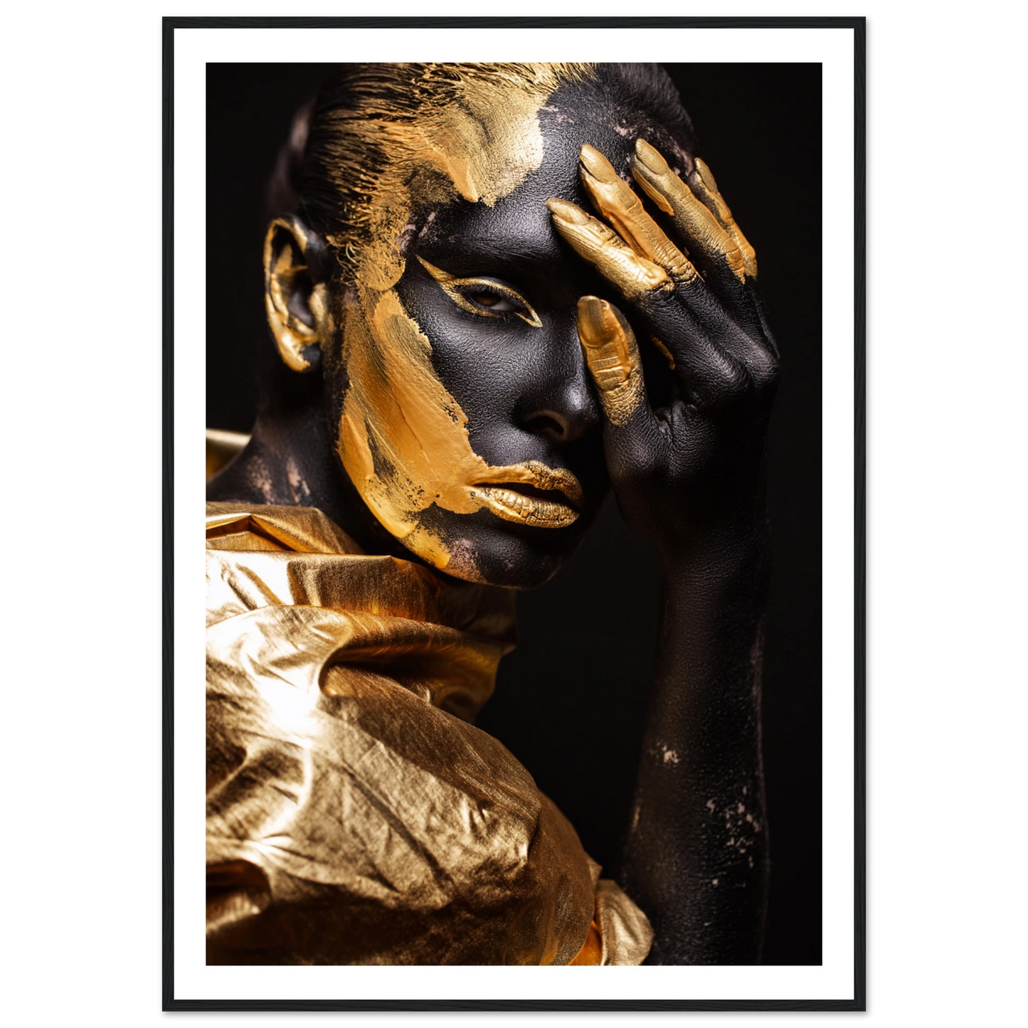 Eclipsed in gold - Poster - Arthena