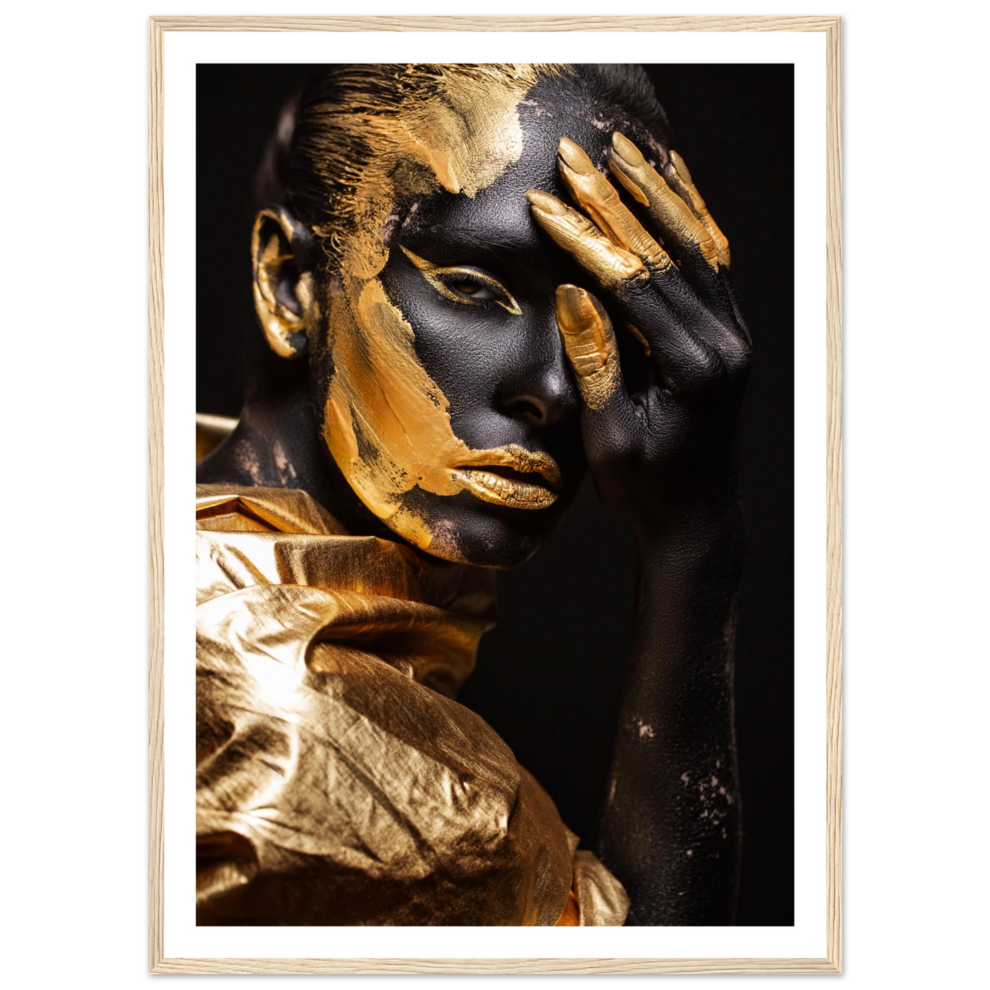 Eclipsed in gold - Poster - Arthena