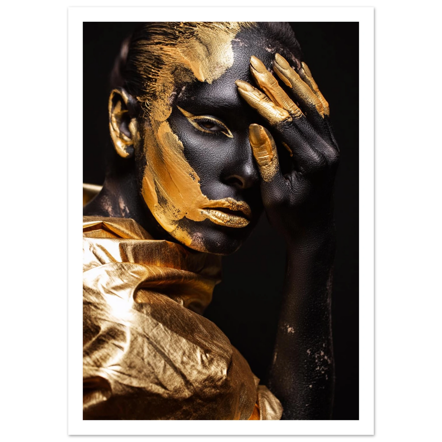 Eclipsed in gold - Poster - Arthena