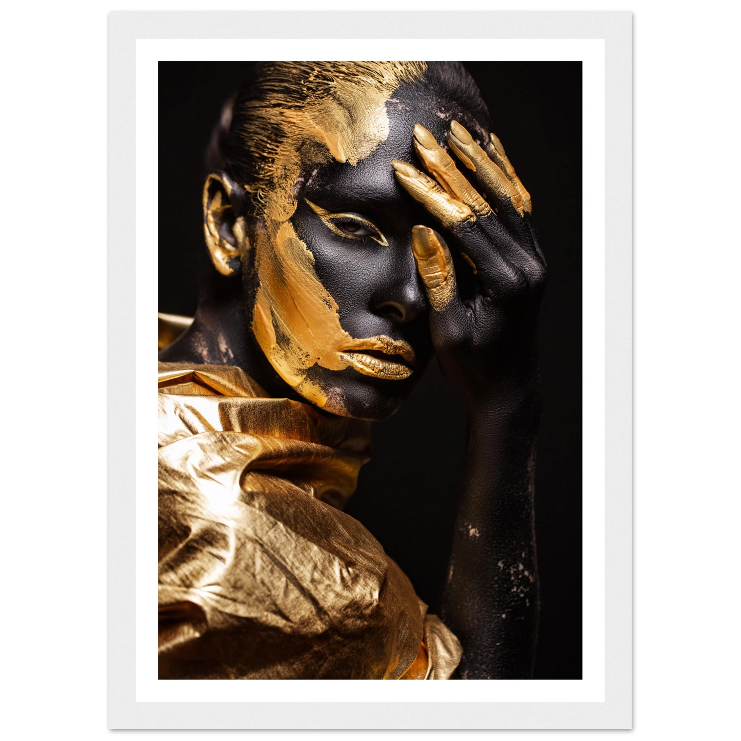 Eclipsed in gold - Poster - Arthena