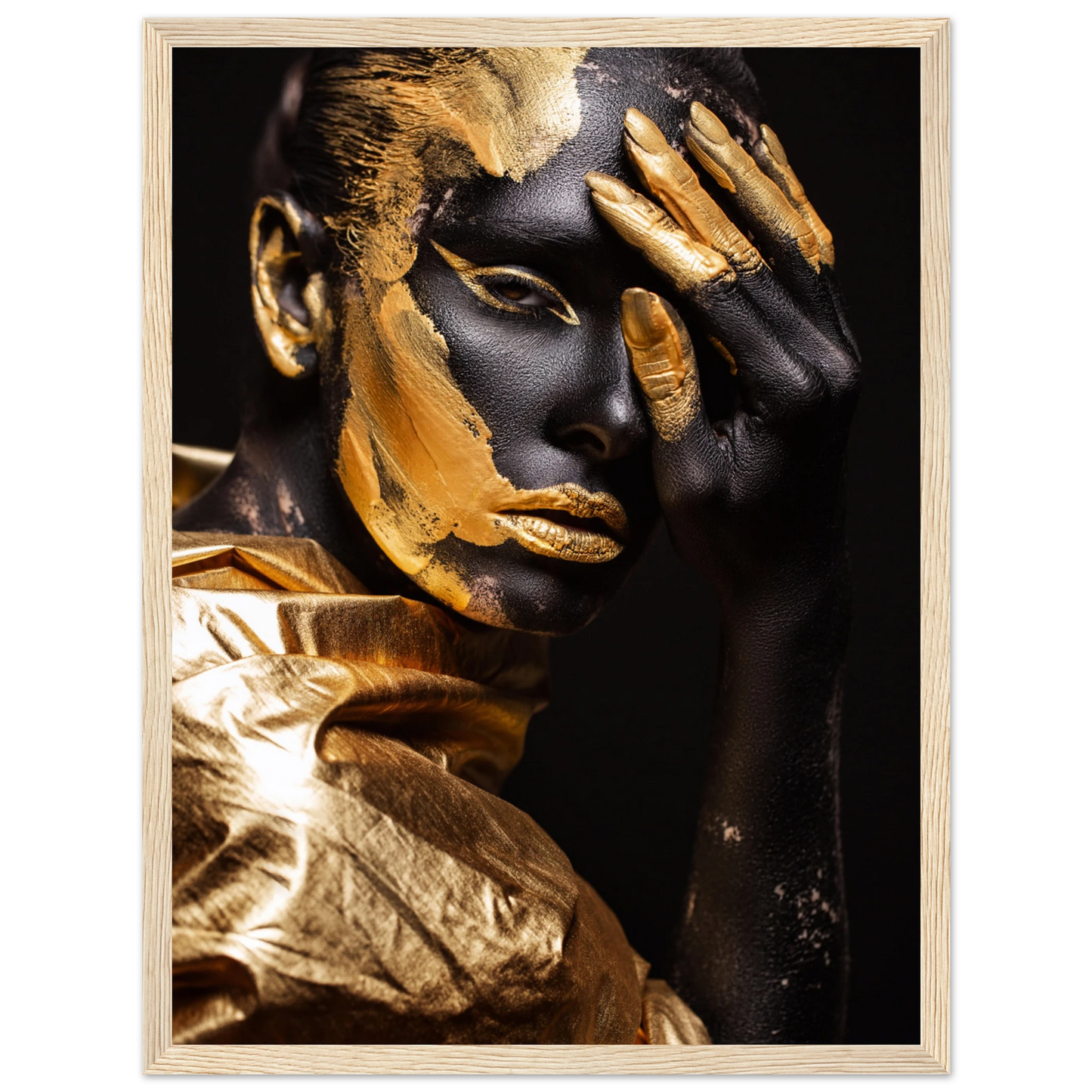 Eclipsed in gold - Poster - Arthena