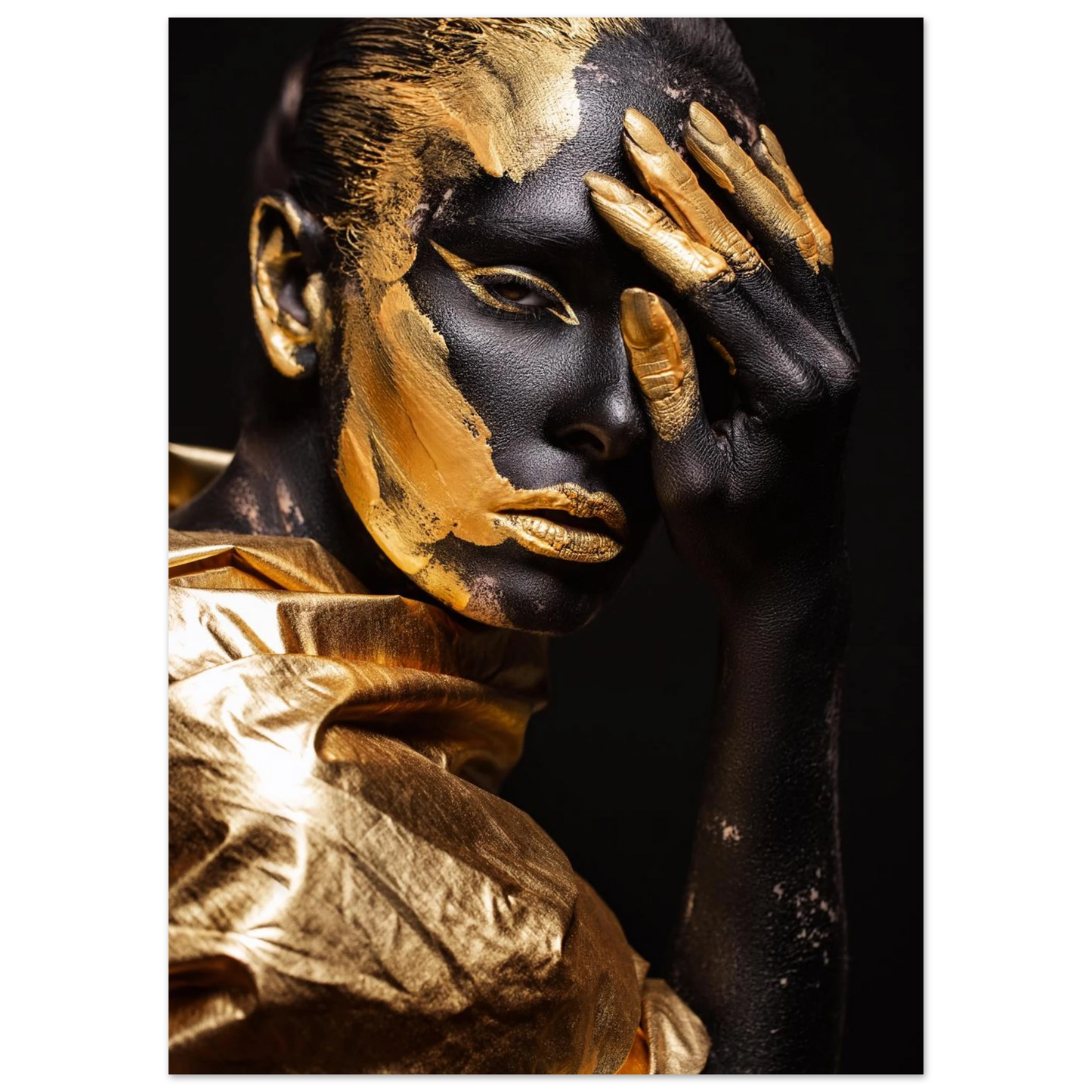 Eclipsed in gold - Poster - Arthena