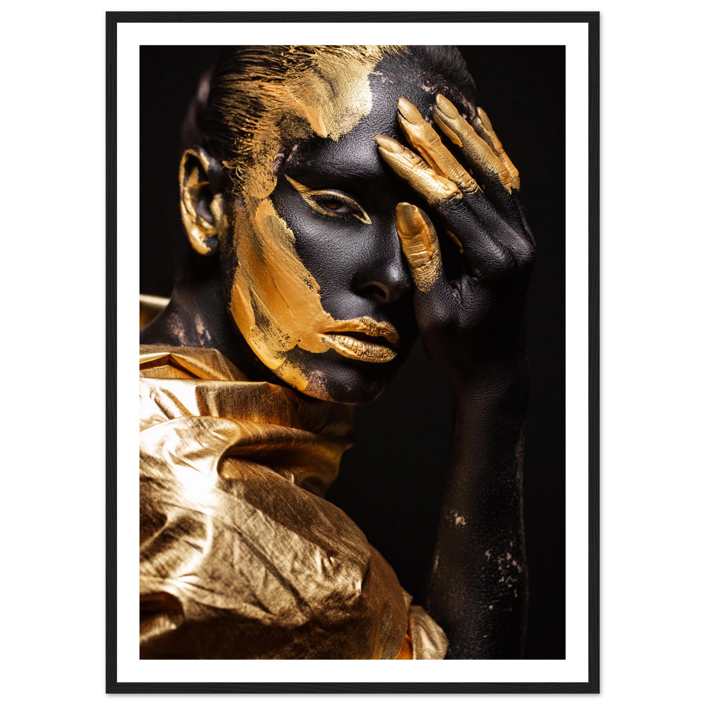 Eclipsed in gold - Poster - Arthena