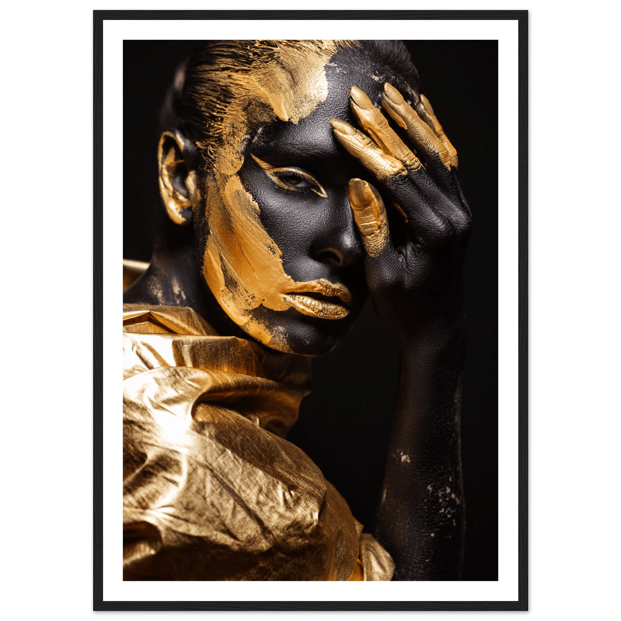 Eclipsed in gold - Poster - Arthena