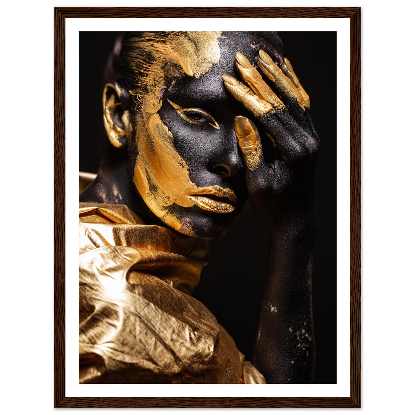 Eclipsed in gold - Poster - Arthena