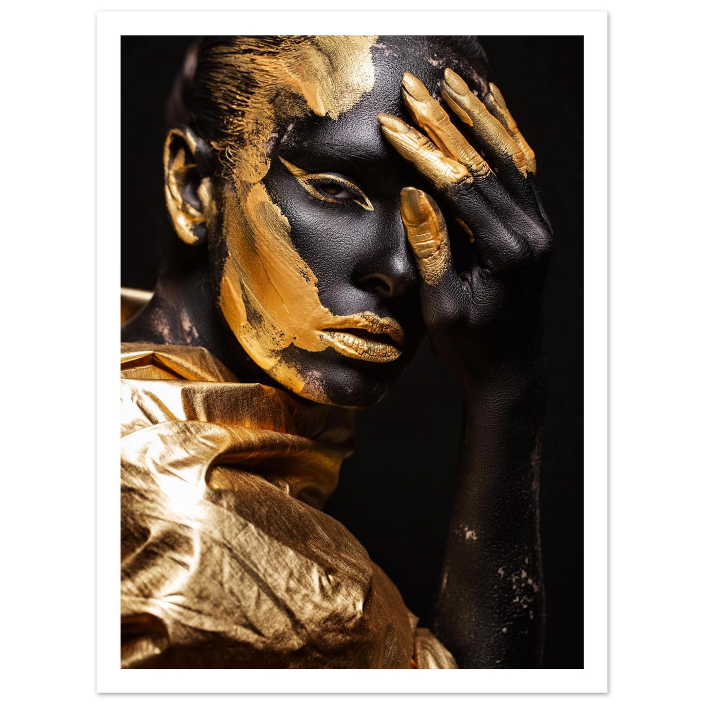 Eclipsed in gold - Poster - Arthena