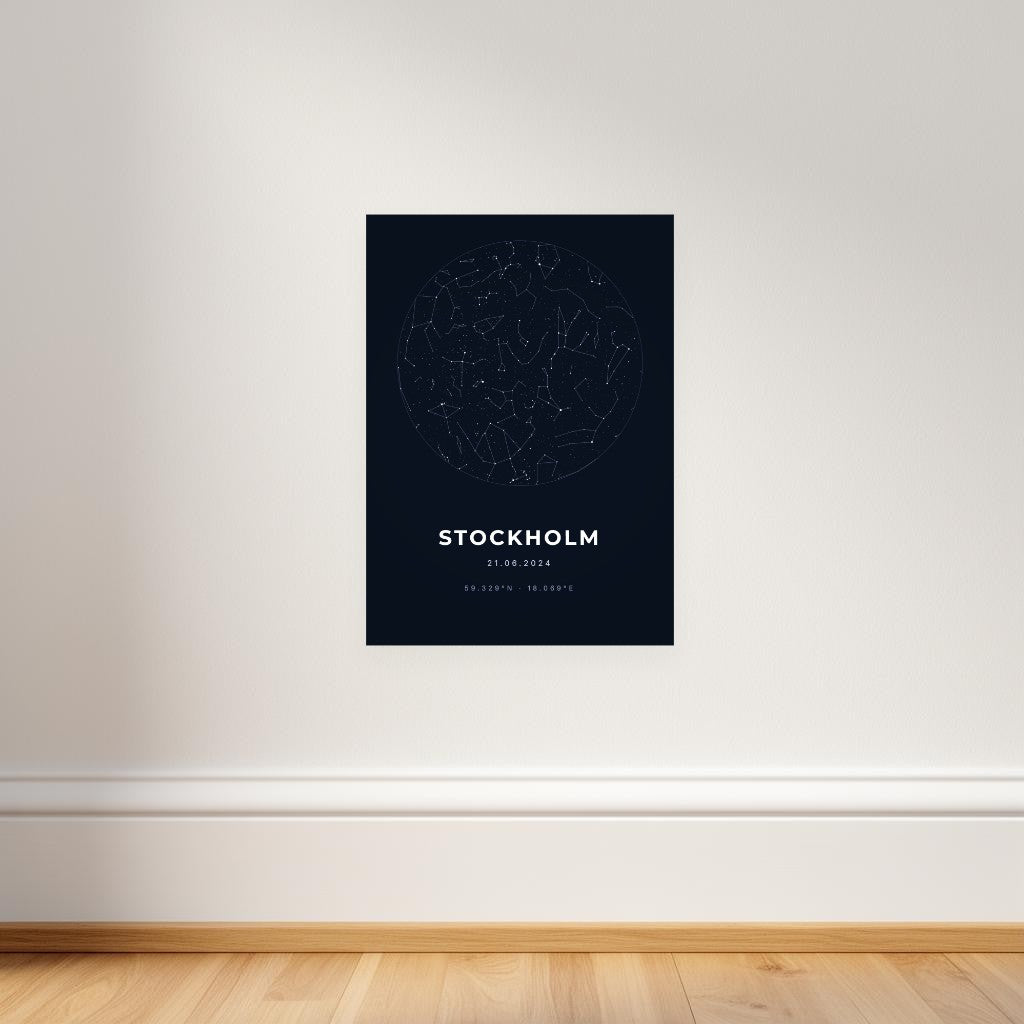 Stjärnhimmelsposter i mörk Midnatt-layout — vit text och stjärnhimmel på nattsvart botten